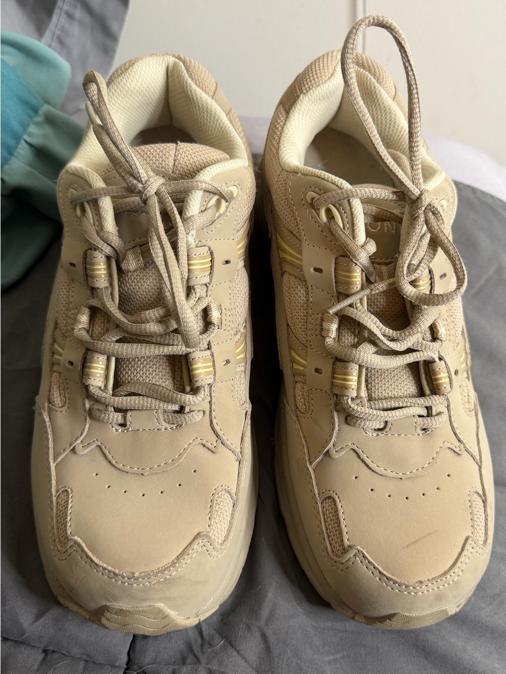 Vionic walker classic sneakers - Picture 3 of 9